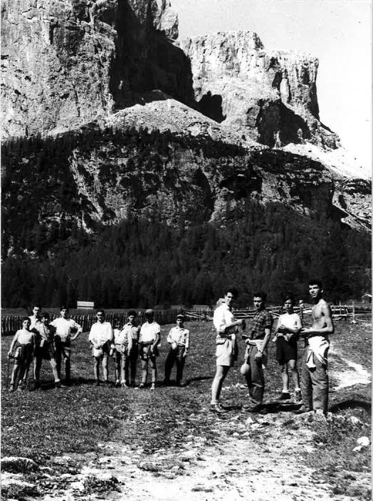 Ragazzi in colonia estiva a Colfosco (BZ) (Circolo aziendale INA, 1956)