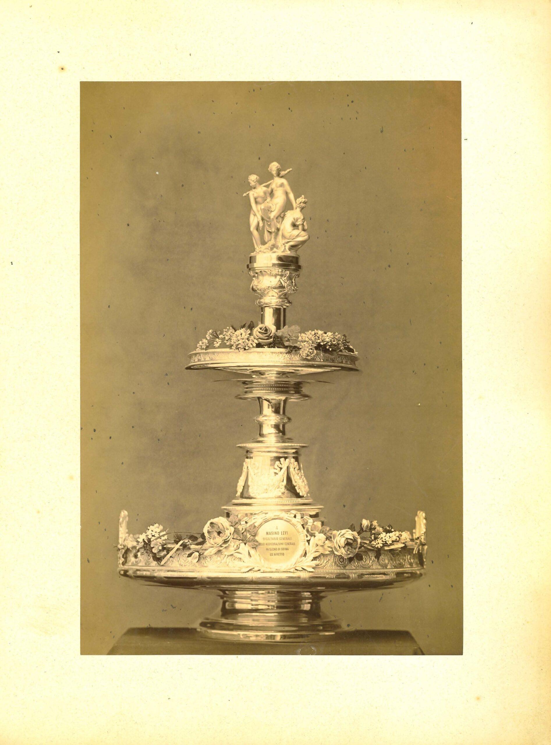 Alzata commemorativa per il 40° di servizio di Masino Levi (Trieste, 1872)