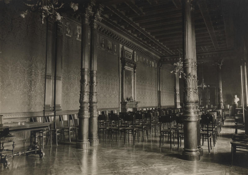 Palazzo Geiringer, sala direzionale allestita per l’assemblea dei soci, 1907 