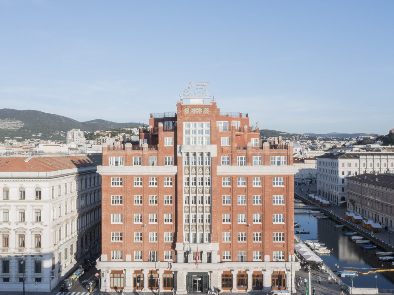 The facade of Palazzo Berlam on the city waterfront / ph. Schirra/Giraldi