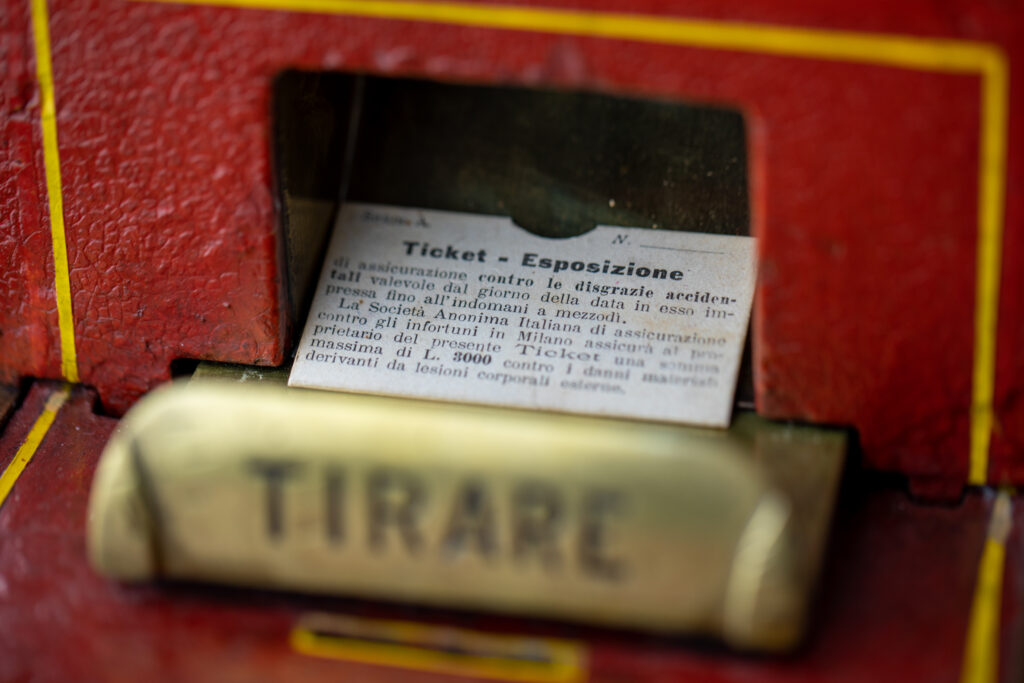 Automatic policy dispenser (1898), detail / ph. Camilla Bach