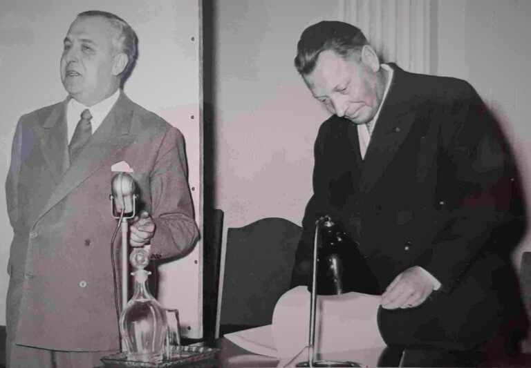 Antonio Marussi (on the right) and Giorgio Piccoli, chairman of the Generali Company Club (1956)