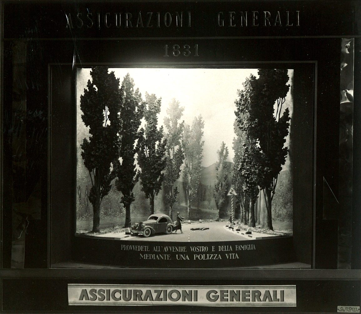 Life insurance diorama (first half 20th century)