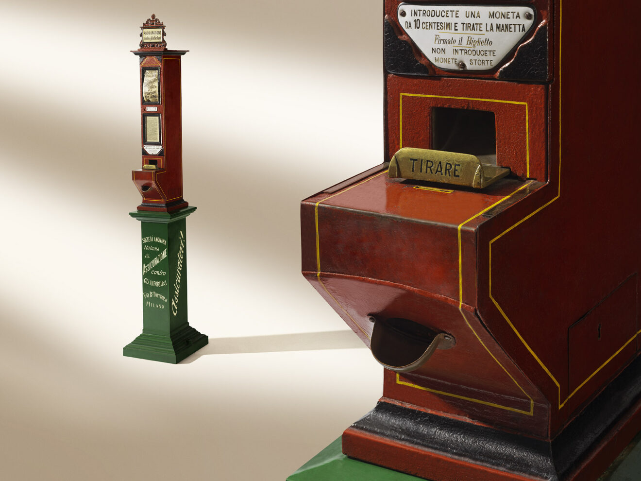 Automatic travel policy vending machine (1898) / ph. Massimo Gardone