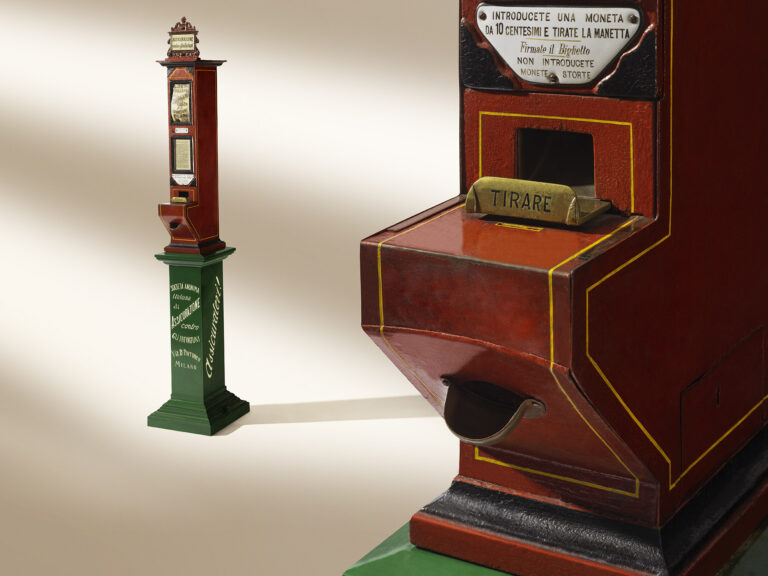 Automatic travel policy vending machine (1898) / ph. Massimo Gardone