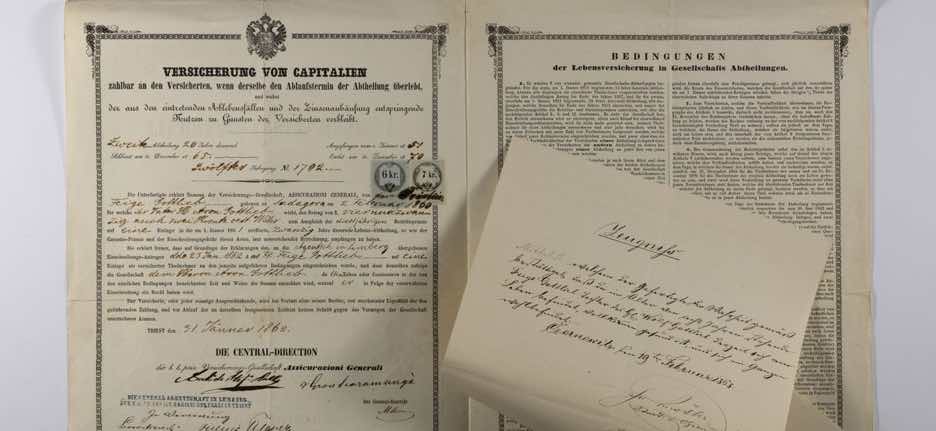 1. Polizza vita di Feige Gottlieb (Czernowitz, 31 gennaio 1862) con particolare del certificato Kurrentschrift / ph. Duccio Zennaro
