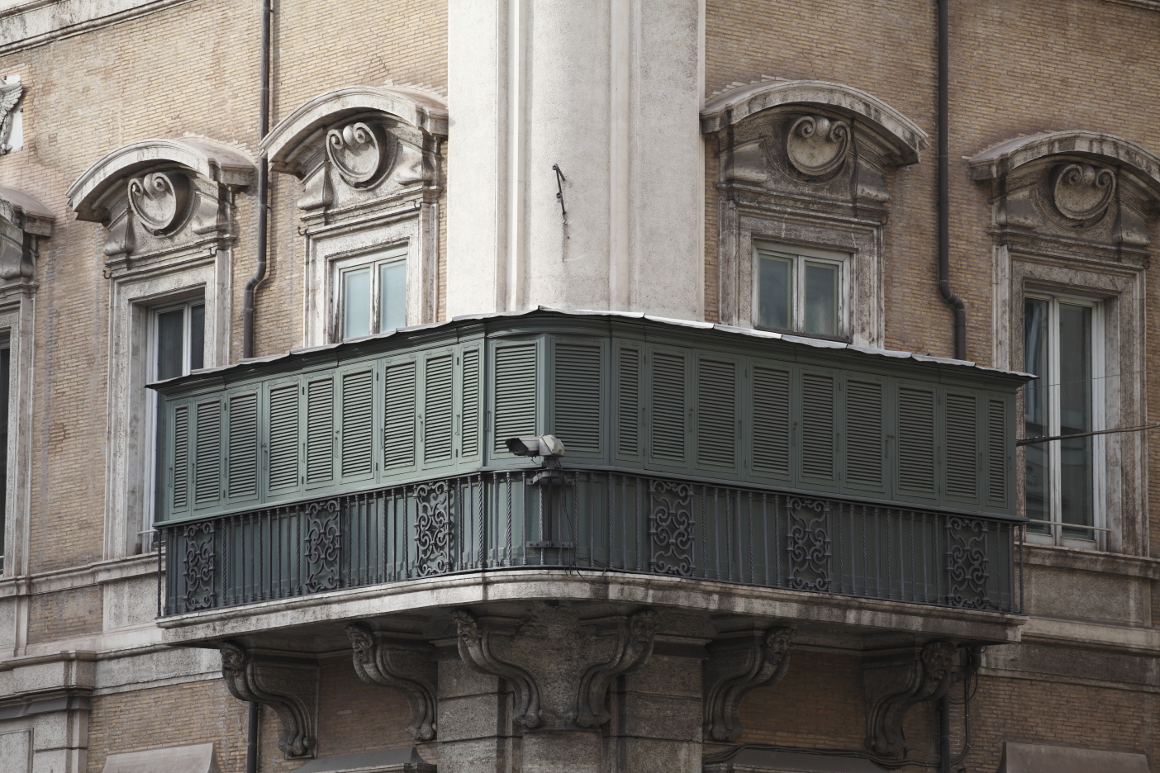 Il balconcino di palazzo Bonaparte / ph. Andrea Artoni