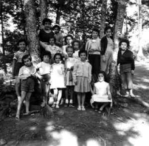 Bambini in gita a Soriano nel Cimino (VT) per la festa delle castagne (Circolo aziendale INA, 1958)