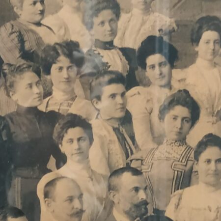The staff of the Budapest branch portraied in a photograph donated to Secretary General Edmondo Richetti (Budapest, 1899), detail of the female employees